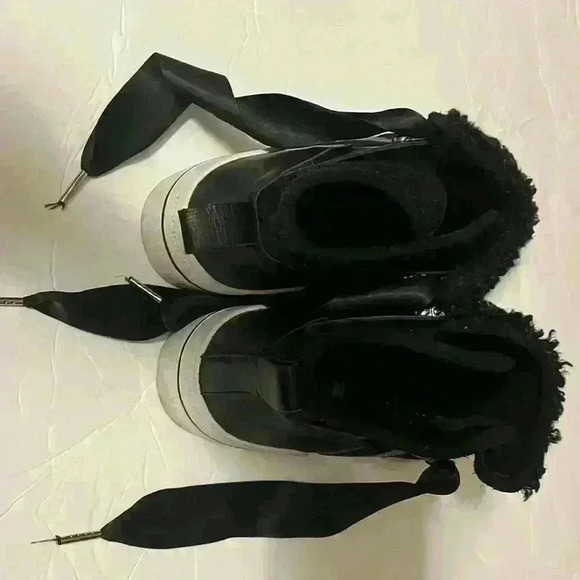 J/Slides black faux fur, size 10​ - Picture 2 of 5
